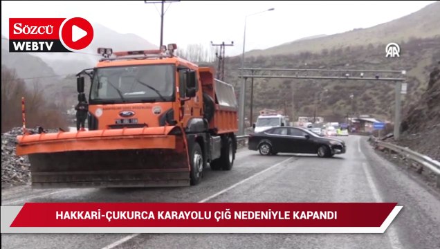 Hakkari'de düşen çığ sebebiyle onlarca araç yolda kaldı