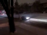 Muñeco de nieve atropellado por un autobús!