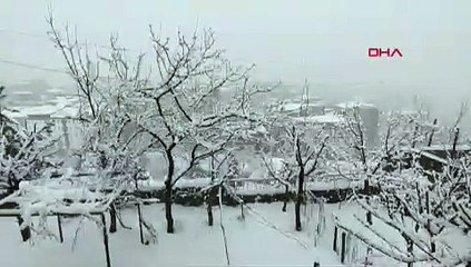 Hakkari'ye lapa lapa kar yağdı