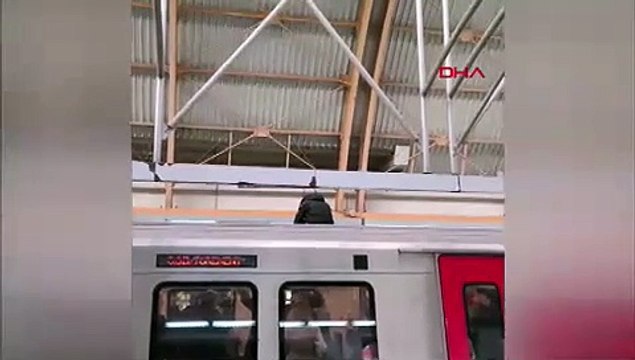 Metronun üzerine çıktı, seferler durdu