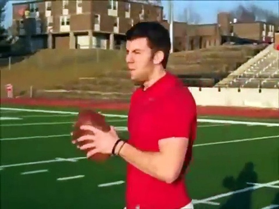 Alex Tanney Trick Shot Quarterback Better Than Johnny Mac Vídeo
