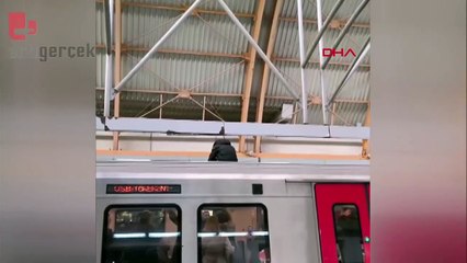 Ankara'da bir genç metronun üzerine çıktı, seferler durdu