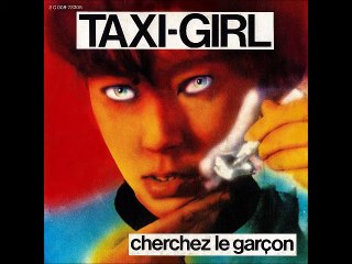 Taxi Girl chante son tube "Cherchez le garçon"