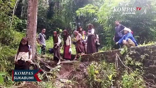 Usai Viral Siswa SD Sebrangi Sungai Demi Sekolah, Pemkab Janji Buatkan Jembatan
