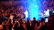 Enrique Iglesias - Besa a fan en concierto
