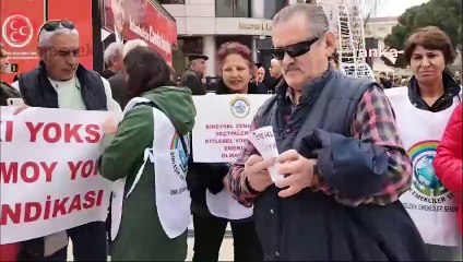 Emeklilerden İstanbul'da protesto... “Emekliyi soyana oy moy yok” sloganı atıldı