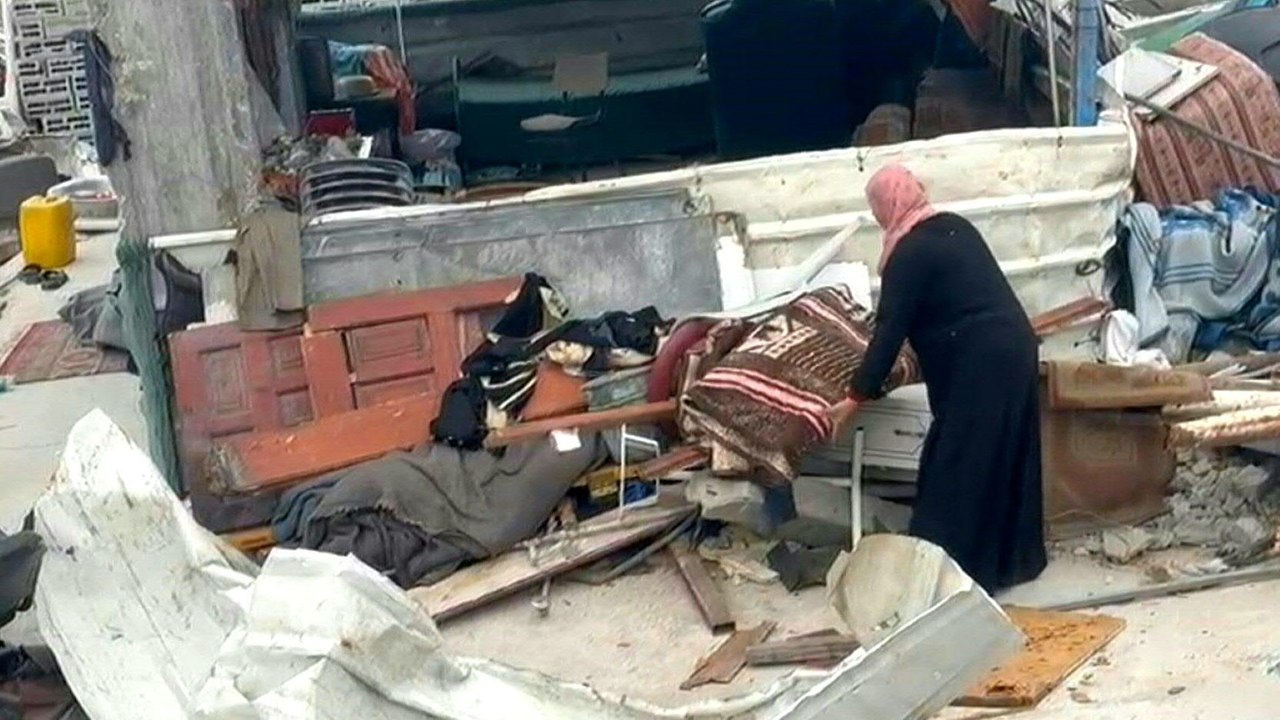 'Wir essen Unkraut' - Menschen in Gaza verzweifelt