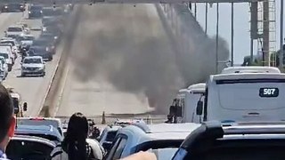 Carro pega fogo na terceira ponte