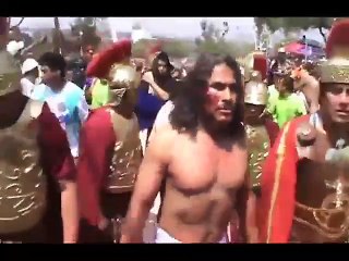 Скачать видео: Representación de La Pasión de Cristo en Iztapalapa