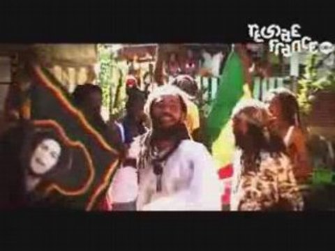 Tiwony, Typical Féfé & Straika - Il faut qu'on soit fort