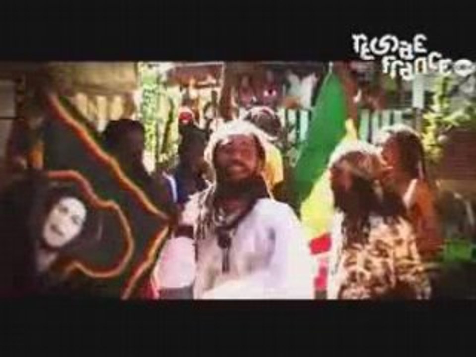 Tiwony, Typical Féfé & Straika - Il faut qu'on soit fort