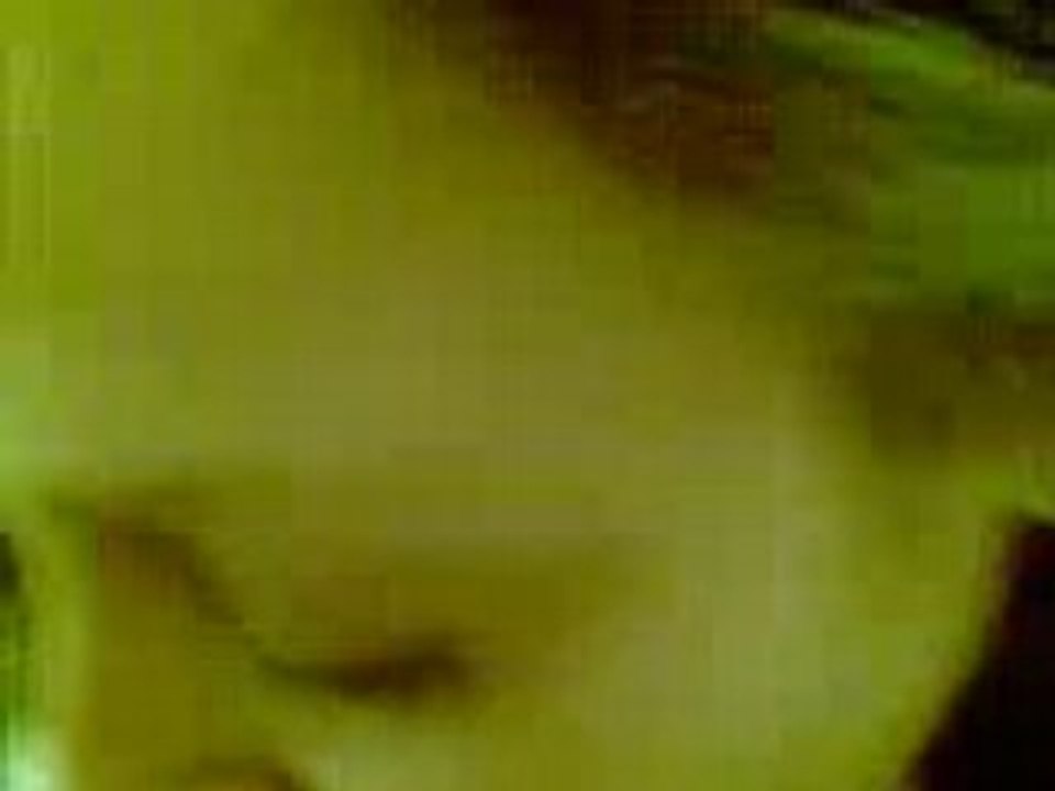 Angy se brosse les dents (à la bourre) !!