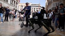 Así es el perro robot policía que controlará el mal uso de los patinetes en Málaga