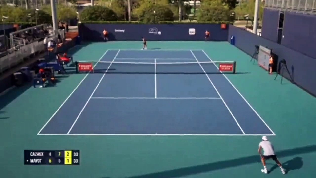 Victime d'un malaise, ce joueur de tennis s'effondre en plein match
