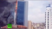 Incendio en el rascacielos de 150m Torre Polat en Estambul
