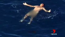 Pescador es rescatado desnudo del mar que estaba infestado de tiburones en Australia