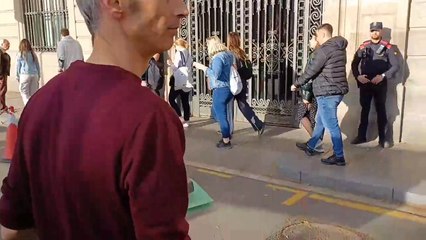 Roger Español torna la Creu de Sant Jordi