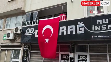 Bingöllü şehidin dede evine Türk bayrağı asıldı