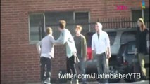 Golpean a Justin Bieber en la calle