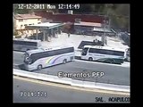 Policías y estudiantes normalistas en Chilpancingo