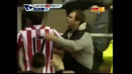 Tải video: Ji DongWon kissed by Sunderland Fan after Goal Sunderland 1 vs Manchester City 0