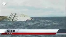 Aceite del Costa Concordia derca de la costa