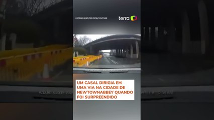 Bola gigante aparece 'do nada' e atinge automóvel de casal