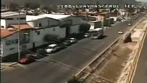 Camaras de seguridad graban narcobloqueos de Guadalajara Jalisco