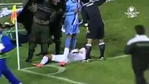 Un plátano hace resbalarse a jugador en la Copa Libertadores