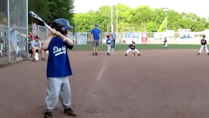 Download Video: Increible niñi de 6 años hace Triple Play