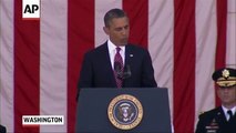 Obama honra a soldados caídos en el cementerio de Arlington