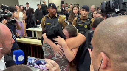 "Nunca mais vou te envergonhar", diz Evellyn à mãe após ser absolvida no Caso Daniel; vídeo