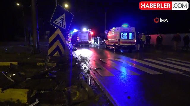 Kavşakta otomobil ile hafif ticari araç çarpıştı: 2 yaralı