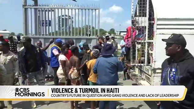 LA RÉPUBLIQUE DOMINICAINE MÈNE UNE OPÉRATION DE DÉPORTATION MASSIVE D'HAÏTIENS QUI SONT ILLÉGALEMENT DANS LE PAYS, EN LES DÉPOSANT À LA FRONTIÈRE PAR CAMION.