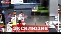 Niño de 5 años cae de un tercer piso en un centro comercial en Rusia