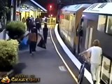 Borracho cae en las vías del tren cuando se encontraba uno en movimiento y sobrevive