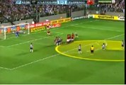 Ronaldinho tiro libre tiro en la barra de Atlético Mineiro vs Flamengo 11