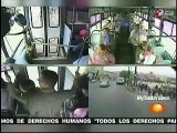 Graban el asalto a un autobus en Monterrey