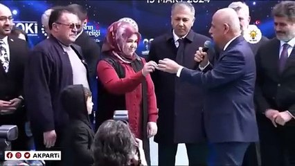 Anahtar teslim töreninde ilginç anlar: Depremzede ''görmedik'' dedi AK Partili Kirişçi müdahale etti