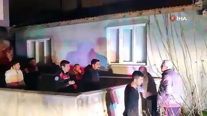 Ev yangını mahalleliyi sokağa döktü