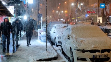 Van'da kar yağışı; 446 yerleşim yerinin yolu kapandı