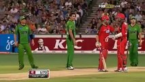 Shane Warne vs Marlon Samuels during Cricket game