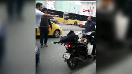 Şişli'de kaza yaptı; "50 dosyam var" diyerek sürücünün üzerine yürüdü