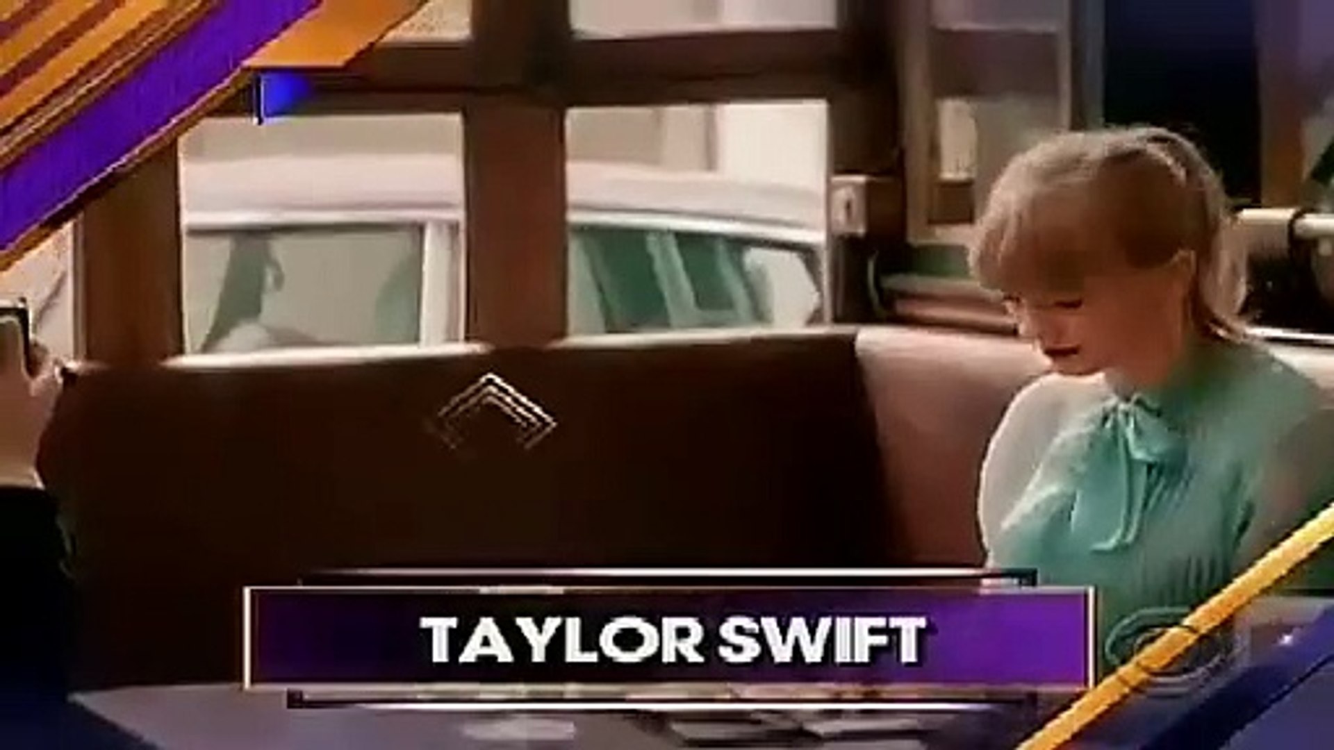 ⁣The Peoples Cboice Award 2013  Taylor Swift Wins Favorite Country Singer