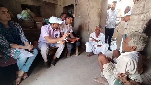 भूराराम के घर पहुंचे प्रशासनिक अधिकारी, ऑन द स्पॉट पेंशन शुरू