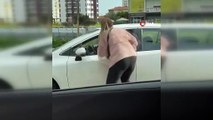Trafikte kadın kadına kavga!  O anlar saniye saniye görüntülendi