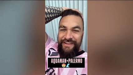 Video, che ci fa Aquaman con la maglia del Palermo?