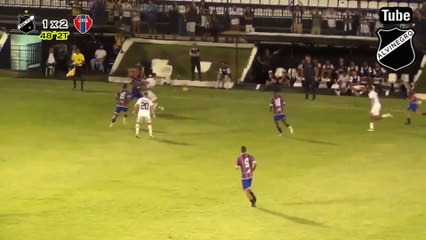 Rigore ridicolo: ringrazia il portiere e...