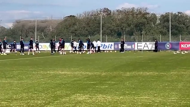 Napoli, Calzona dirige il suo primo allenamento alla vigilia della sfida col Barcellona