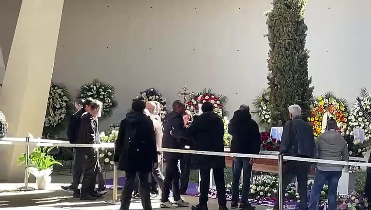 Carlo Conti e Marco Masini al Viola Park per rendere omaggio a Joe Barone